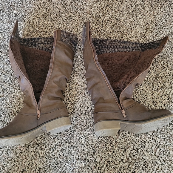 Muk Luks - Picture 2 of 5